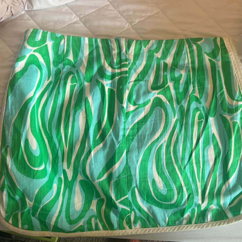 Reduced!!! Lilly Pulitzer Green and White Mini Skirt in “Finders Keepers” print.